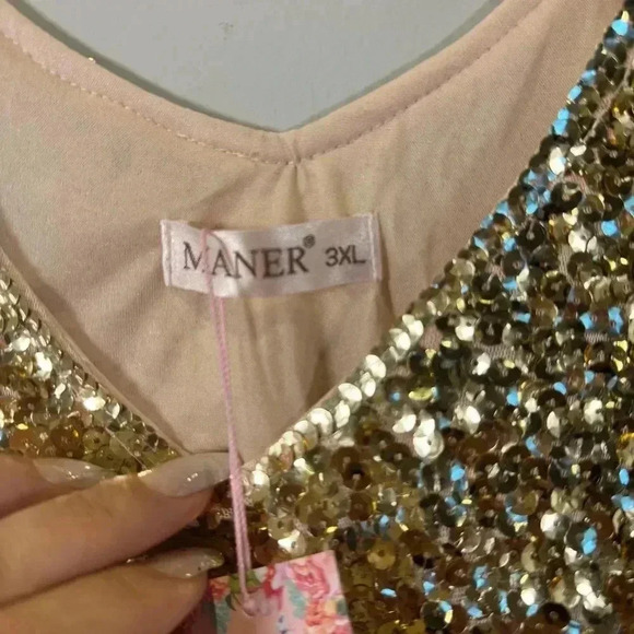 Maner gold sequin women’s midi length evening dress. Size 3X
NWT - Picture 7 of 10